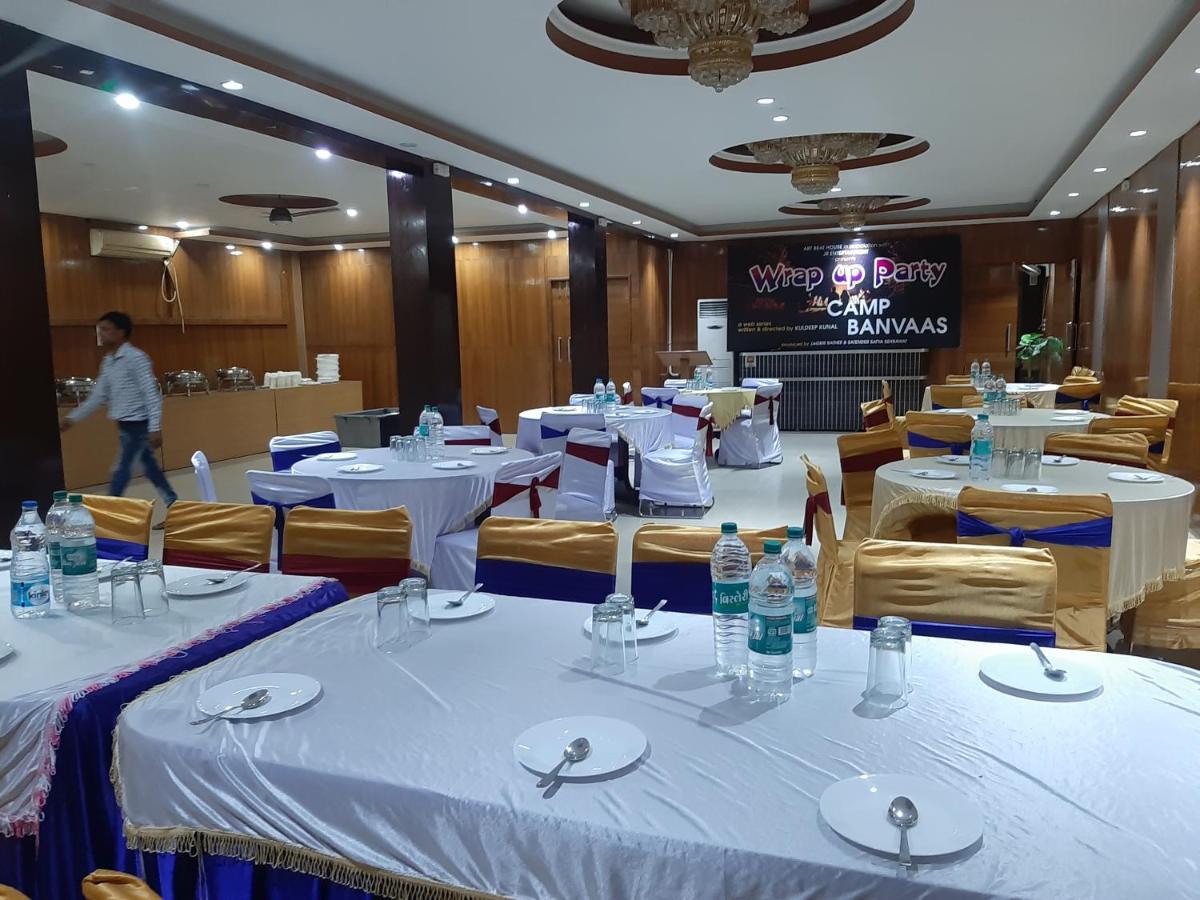 Hotel Platinum Plaza Rohtak Extérieur photo