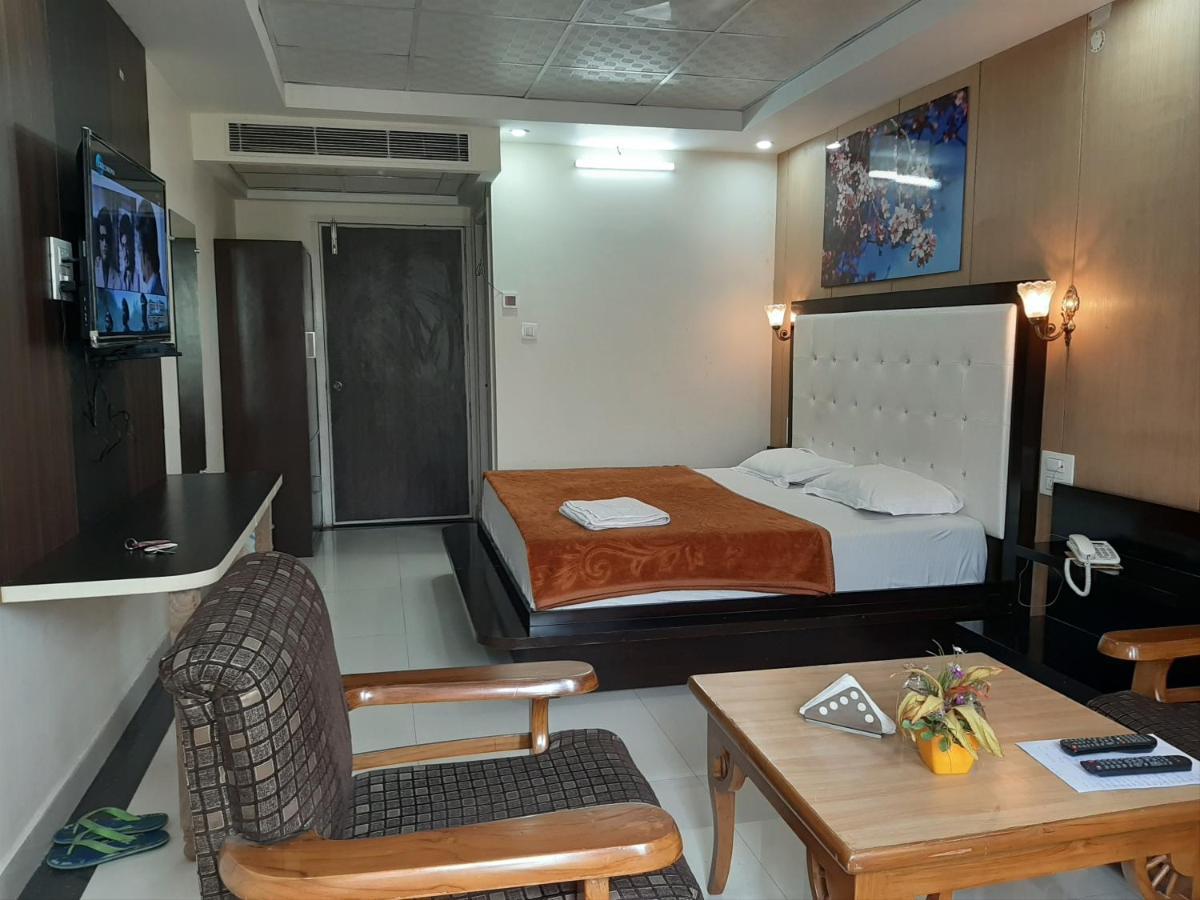 Hotel Platinum Plaza Rohtak Extérieur photo