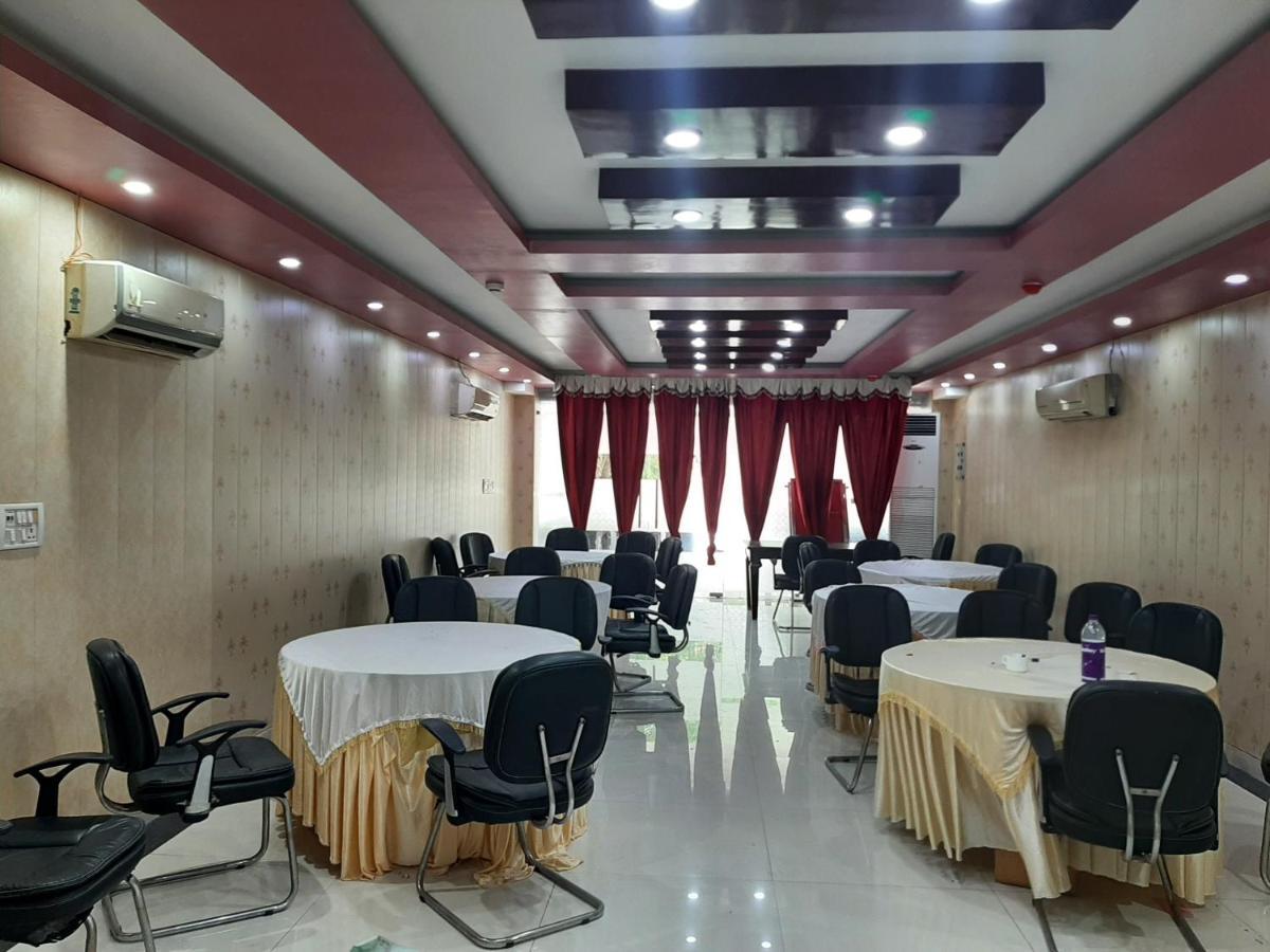 Hotel Platinum Plaza Rohtak Extérieur photo