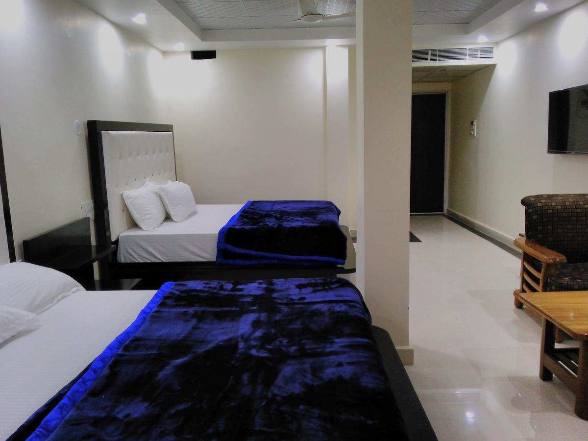 Hotel Platinum Plaza Rohtak Extérieur photo