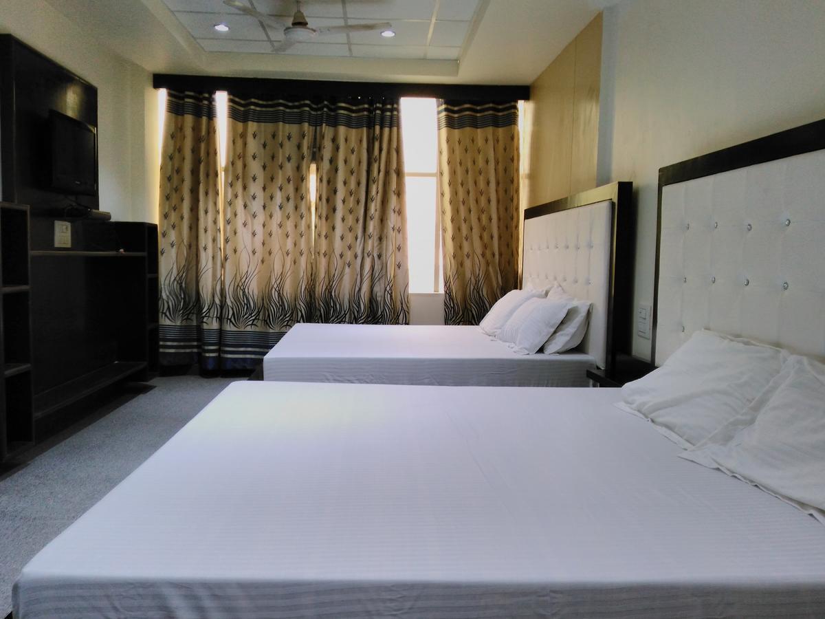 Hotel Platinum Plaza Rohtak Extérieur photo