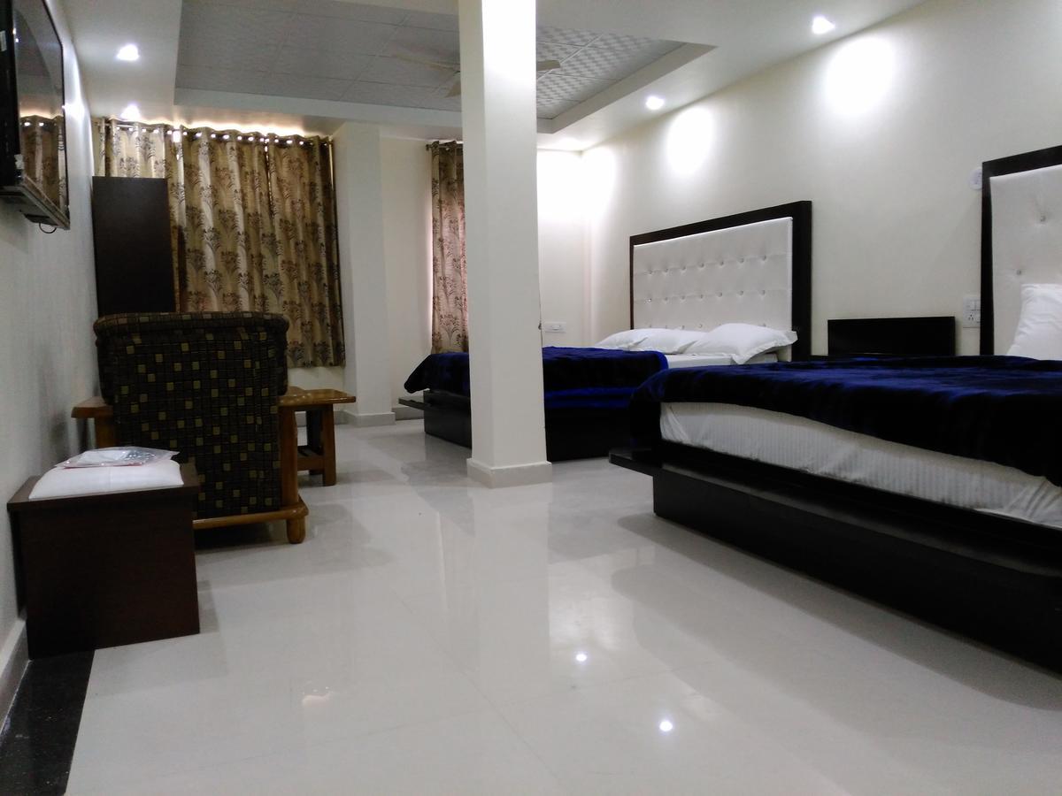 Hotel Platinum Plaza Rohtak Extérieur photo