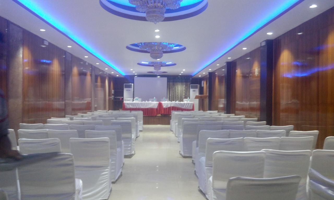 Hotel Platinum Plaza Rohtak Extérieur photo