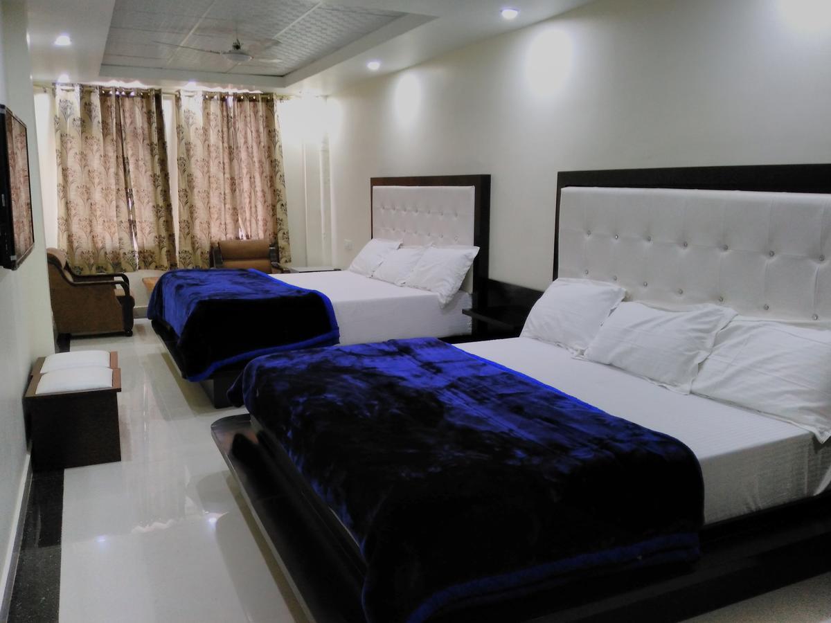 Hotel Platinum Plaza Rohtak Extérieur photo