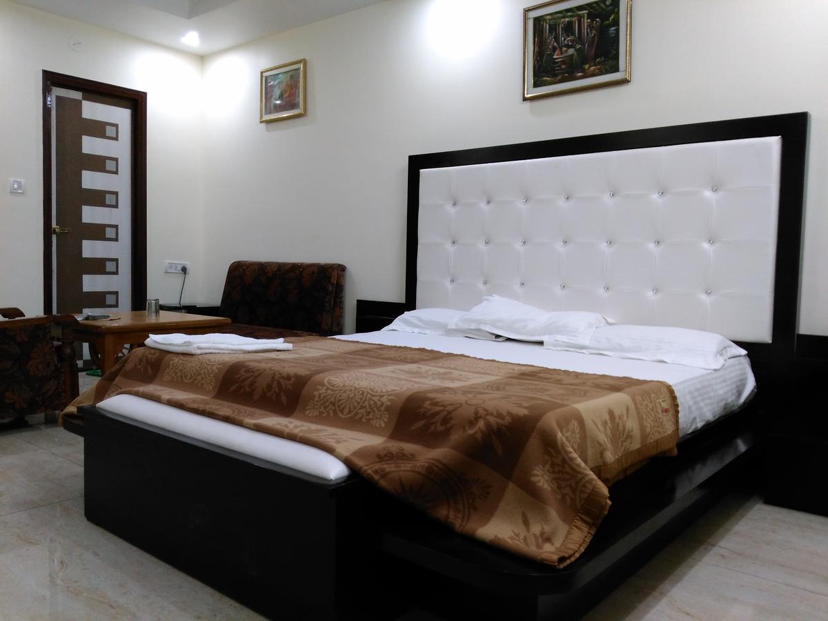 Hotel Platinum Plaza Rohtak Extérieur photo