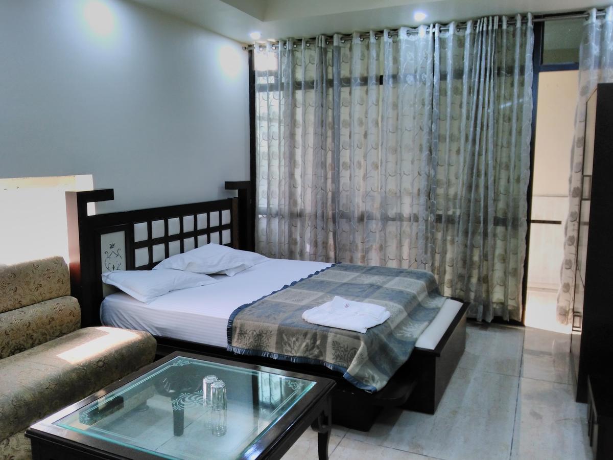 Hotel Platinum Plaza Rohtak Extérieur photo
