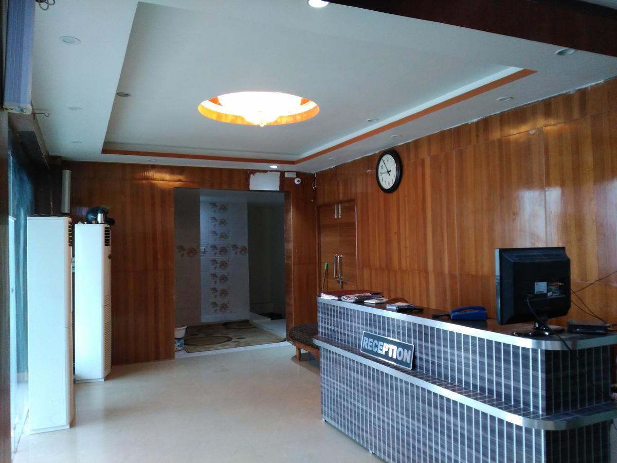 Hotel Platinum Plaza Rohtak Extérieur photo