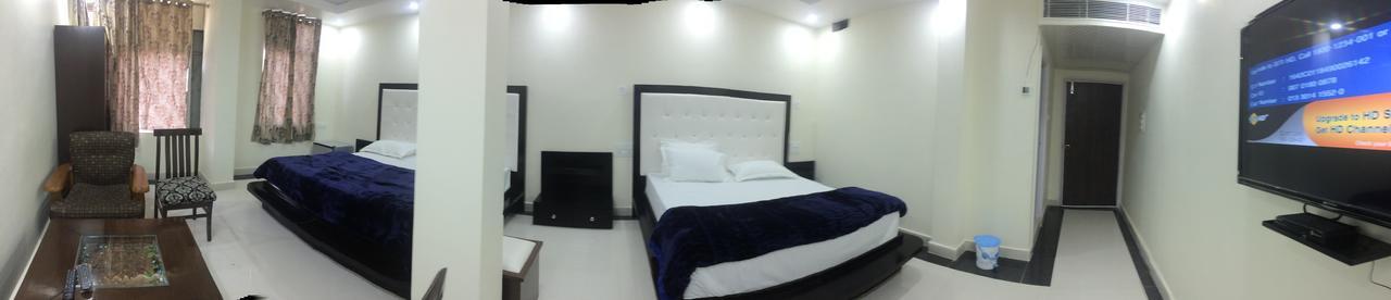 Hotel Platinum Plaza Rohtak Extérieur photo
