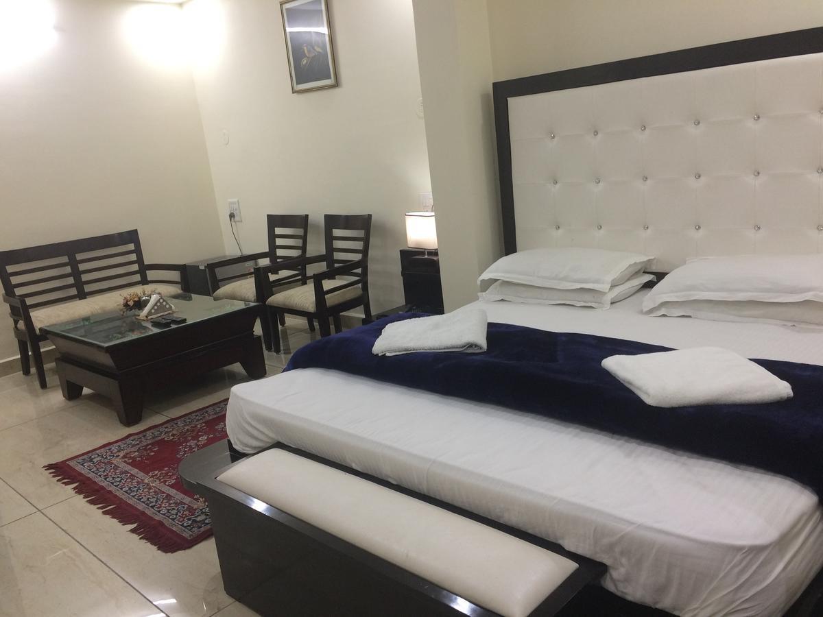 Hotel Platinum Plaza Rohtak Extérieur photo