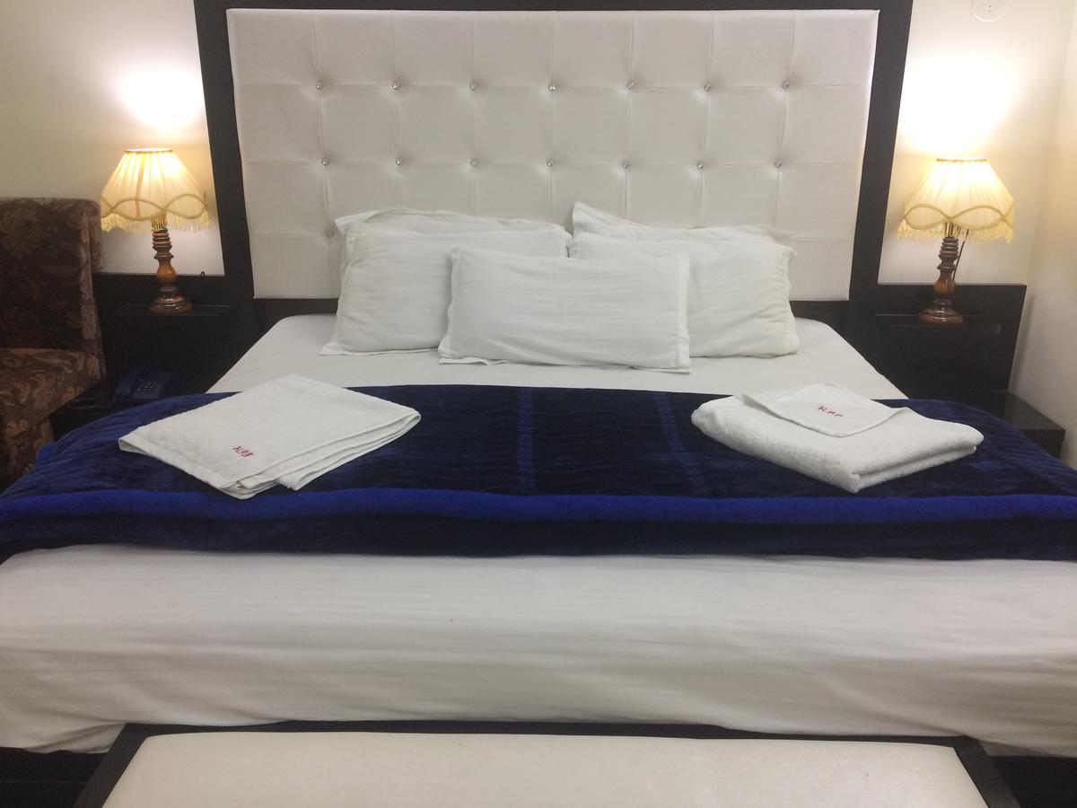Hotel Platinum Plaza Rohtak Extérieur photo