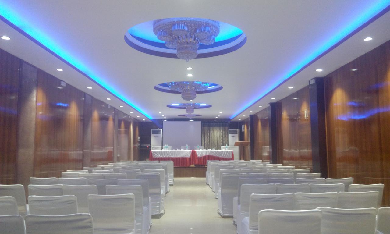 Hotel Platinum Plaza Rohtak Extérieur photo