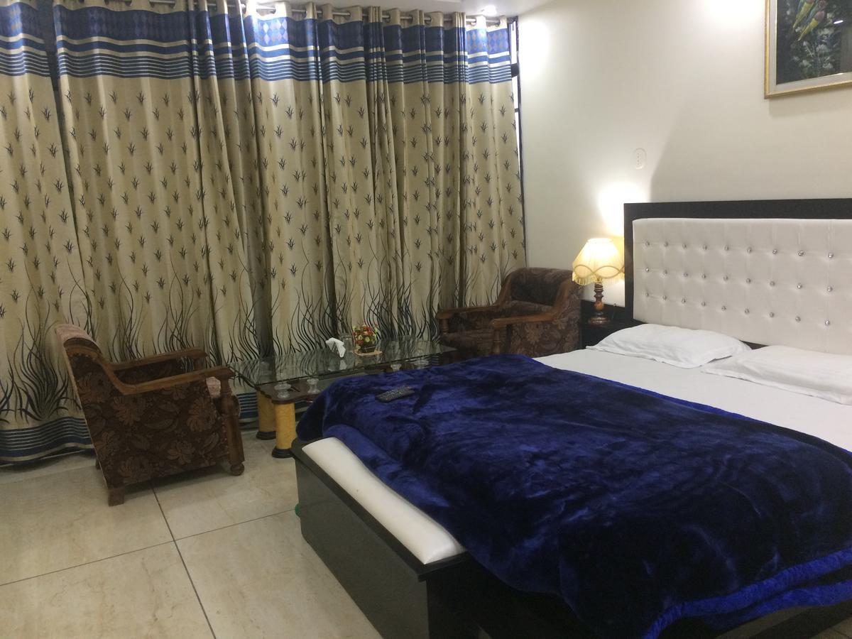 Hotel Platinum Plaza Rohtak Extérieur photo