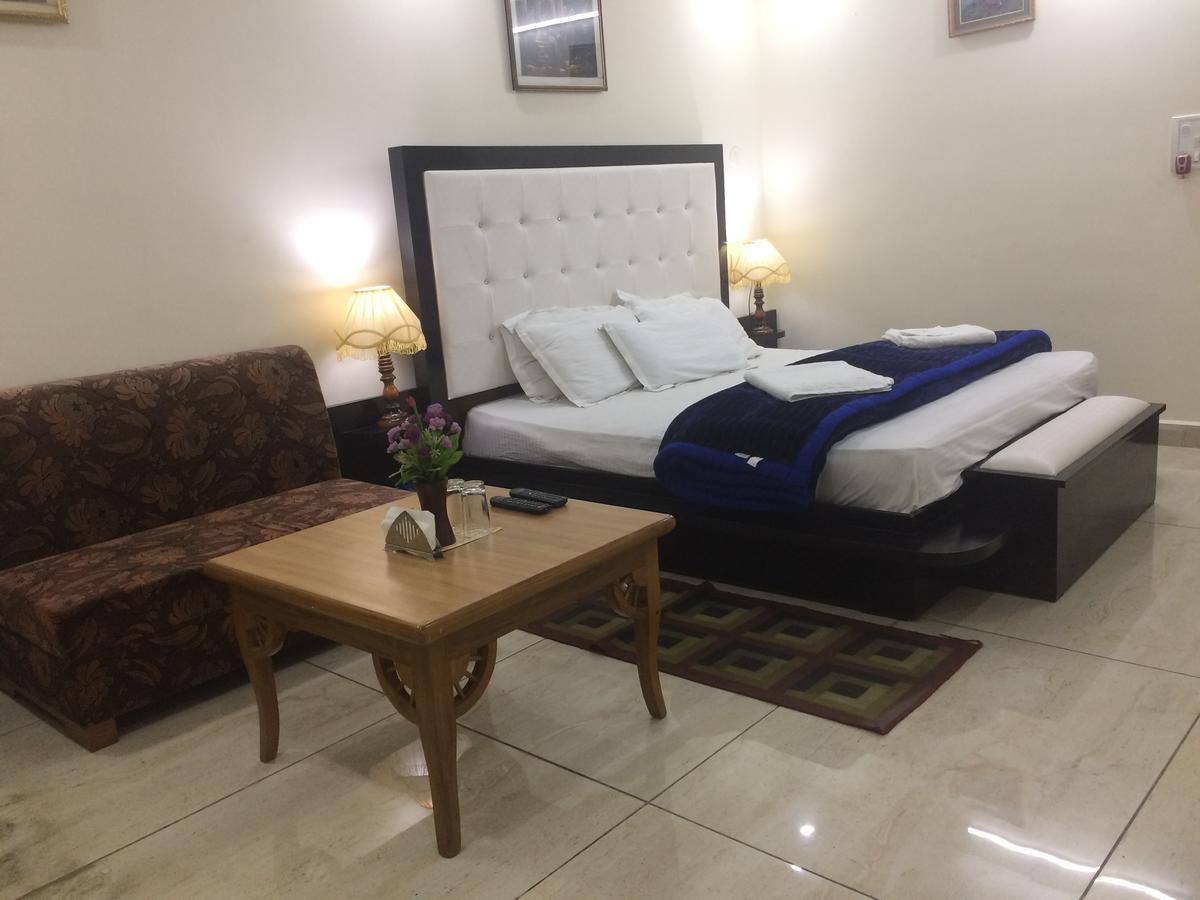 Hotel Platinum Plaza Rohtak Extérieur photo