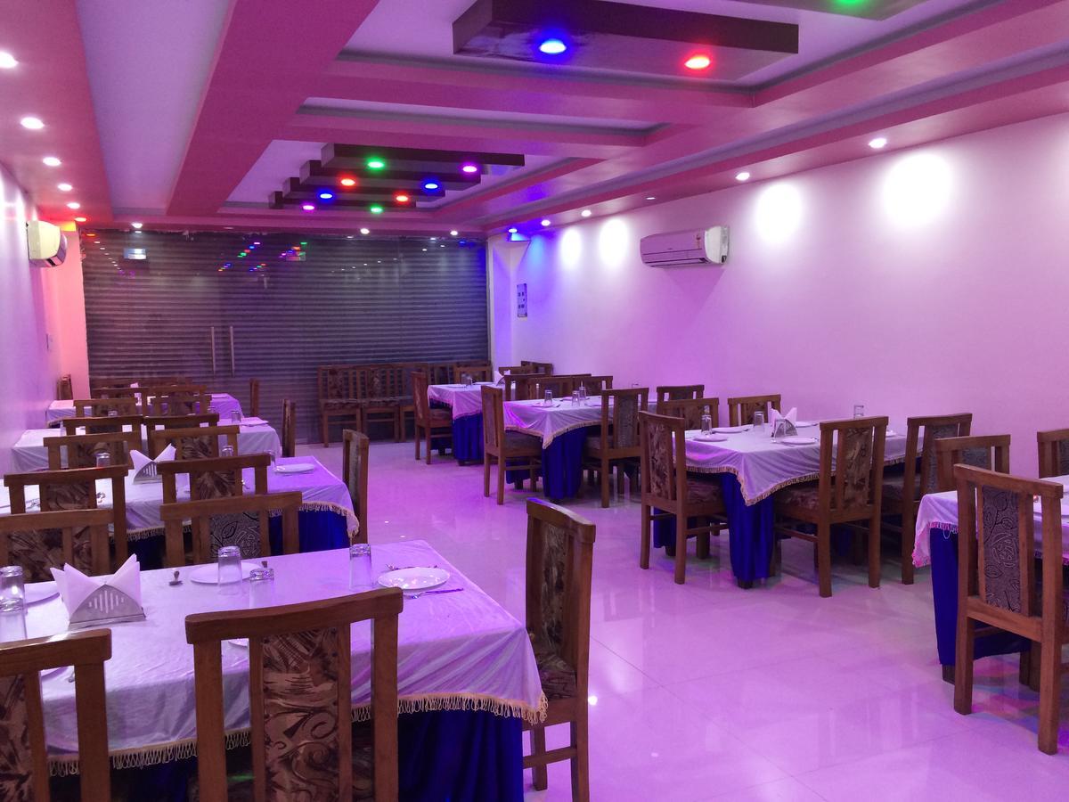 Hotel Platinum Plaza Rohtak Extérieur photo