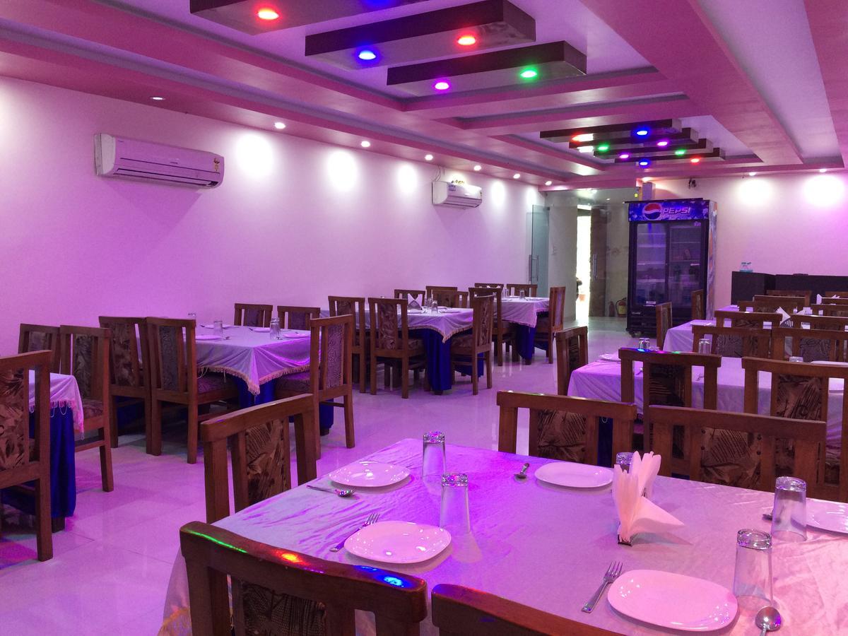 Hotel Platinum Plaza Rohtak Extérieur photo