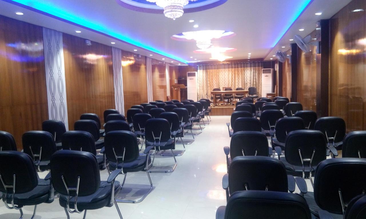 Hotel Platinum Plaza Rohtak Extérieur photo