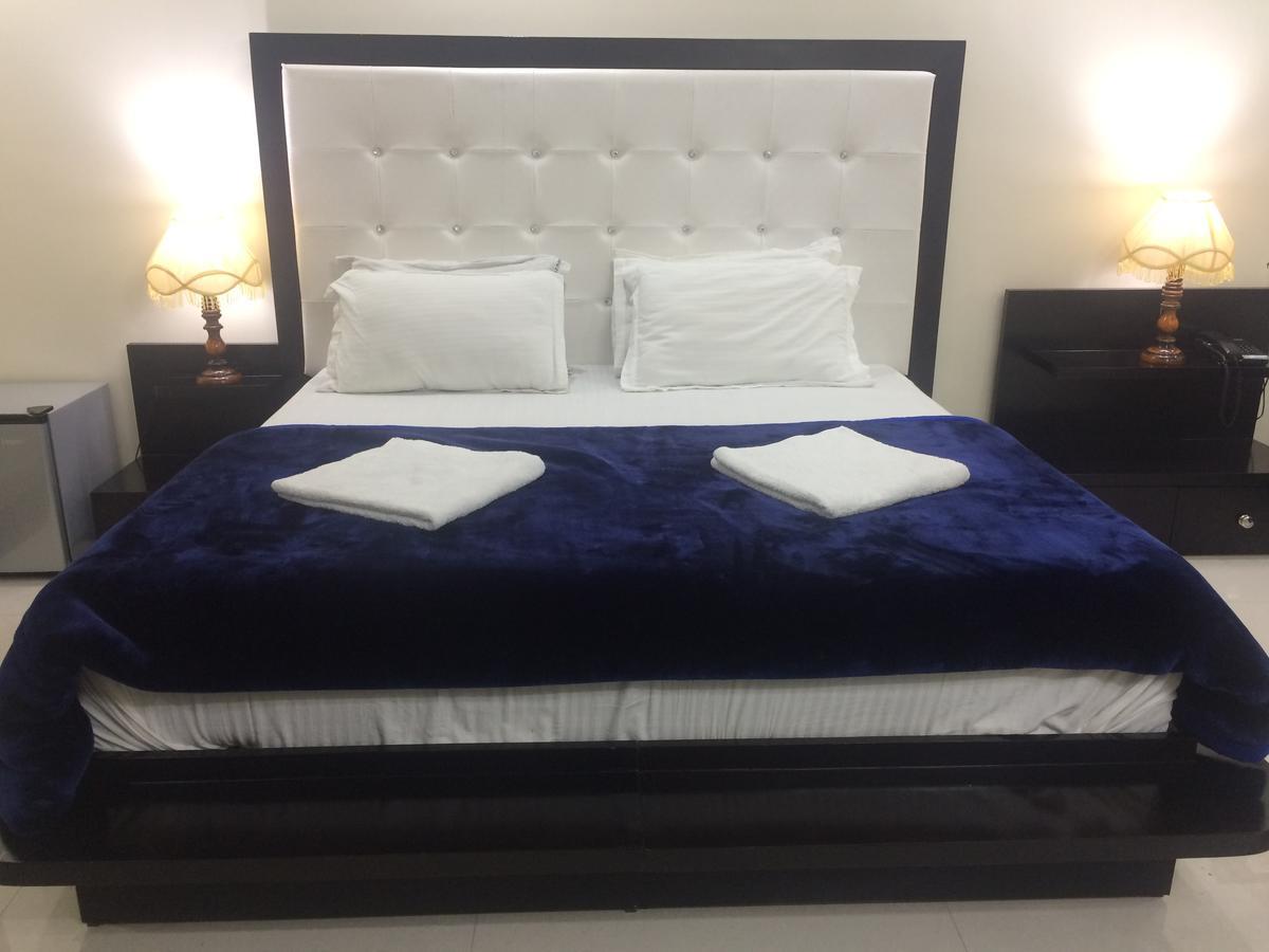 Hotel Platinum Plaza Rohtak Extérieur photo