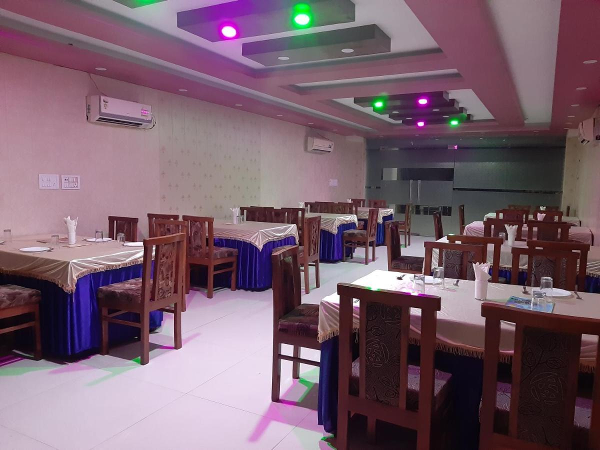 Hotel Platinum Plaza Rohtak Extérieur photo