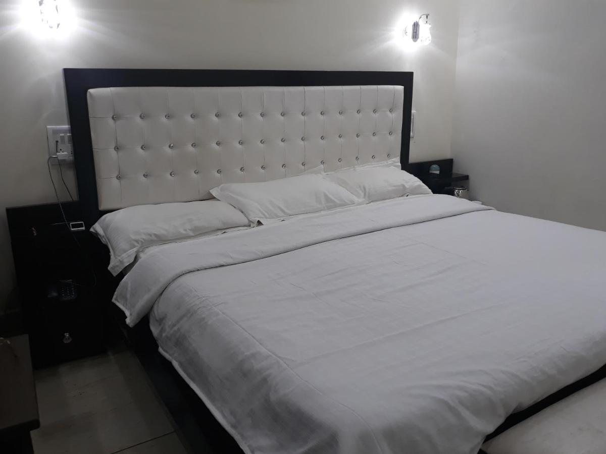 Hotel Platinum Plaza Rohtak Extérieur photo
